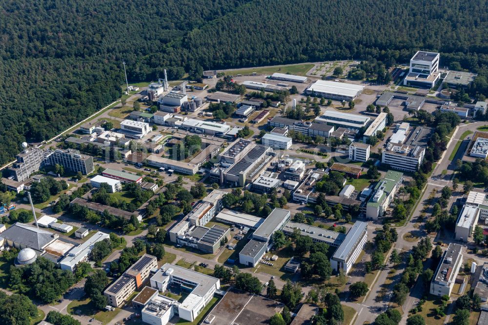 Luftbild Eggenstein-Leopoldshafen - Campus- Gebäude der Universität KIT Karlsruher Institut für Technologie in Eggenstein-Leopoldshafen im Bundesland Baden-Württemberg, Deutschland