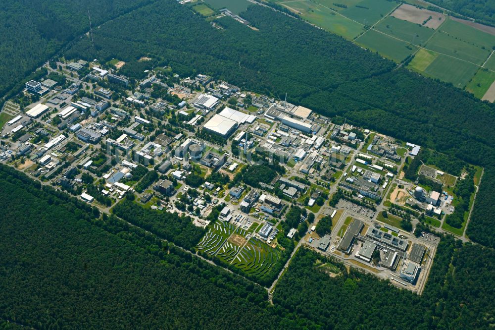 Luftaufnahme Eggenstein-Leopoldshafen - Campus- Gebäude der Universität KIT Karlsruher Institut für Technologie in Eggenstein-Leopoldshafen im Bundesland Baden-Württemberg, Deutschland