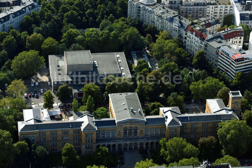 Luftaufnahme Berlin - Campus- Gebäude der Universität der Künste (Fakultät Musik) und das Gebäude der Berliner Festspiele an der Bundesallee in Berlin, Deutschland