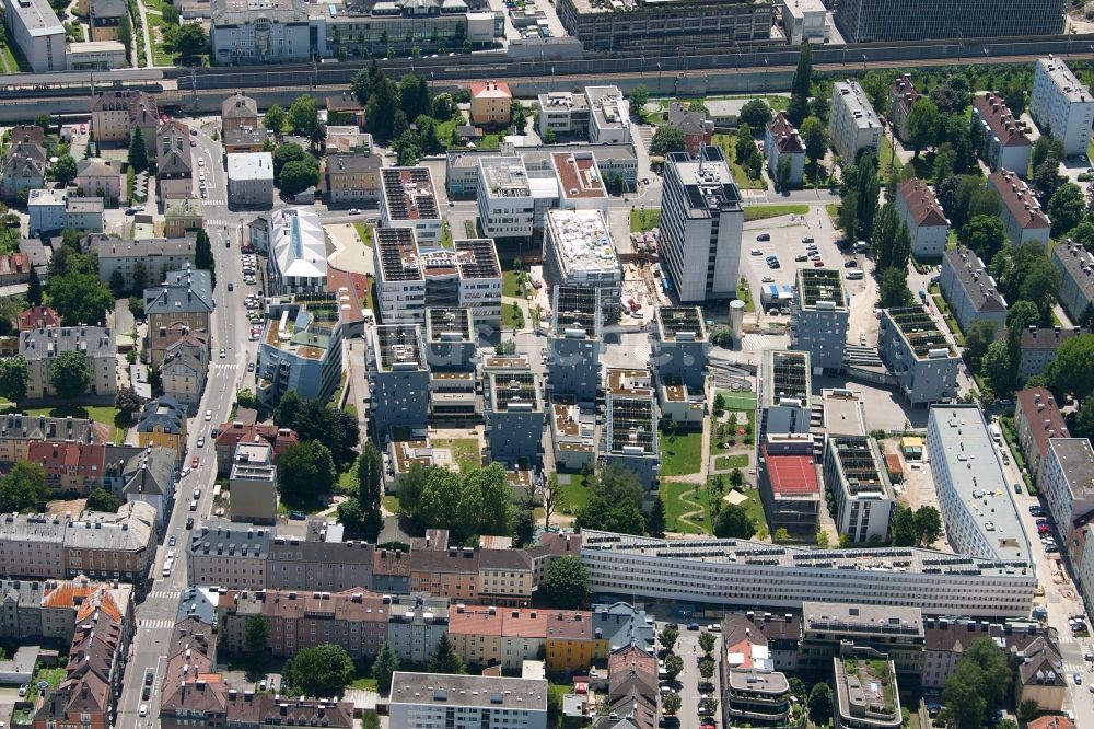 Salzburg aus der Vogelperspektive: Campus- Gebäude der Universität Paracelsus Medizinische Privatuniversität in Salzburg in Österreich