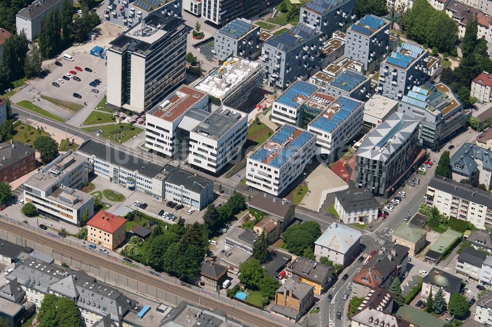 Salzburg aus der Vogelperspektive: Campus- Gebäude der Universität Paracelsus Medizinische Privatuniversität in Salzburg in Österreich