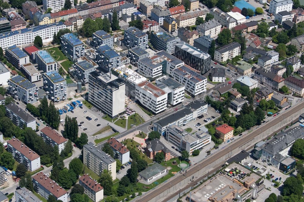 Luftaufnahme Salzburg - Campus- Gebäude der Universität Paracelsus Medizinische Privatuniversität in Salzburg in Österreich