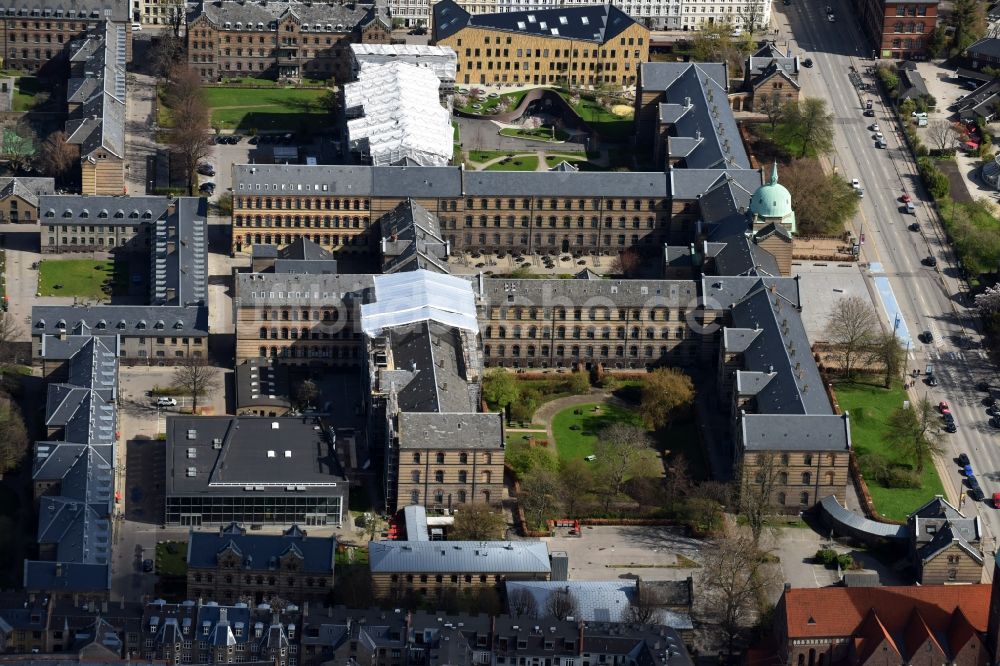 Luftaufnahme Kopenhagen - Campus- Gebäude der Universität Syddansk Universitet Kobenhavn Oster Farimagsgade in Kopenhagen in Region Hovedstaden, Dänemark