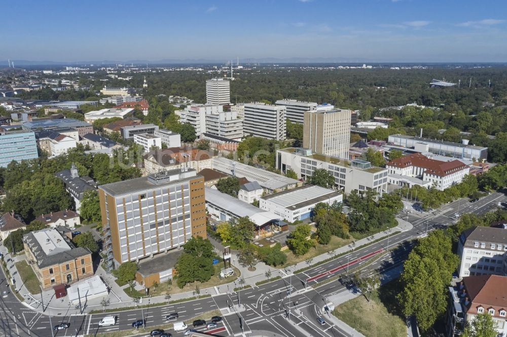 Luftbild Karlsruhe - Campus- Gebäude der Universität Technische Universität (KIT) in Karlsruhe im Bundesland Baden-Württemberg, Deutschland