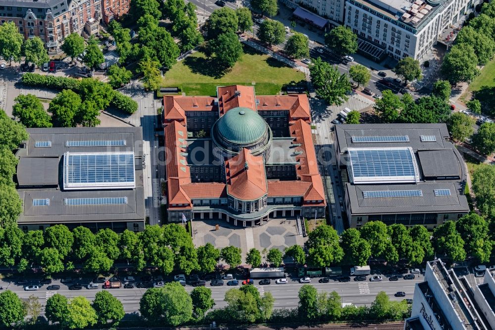 Hamburg aus der Vogelperspektive: Campus- Gebäude der Universität der Universität Hamburg an der Edmund-Siemers-Allee im Ortsteil Rotherbaum in Hamburg, Deutschland