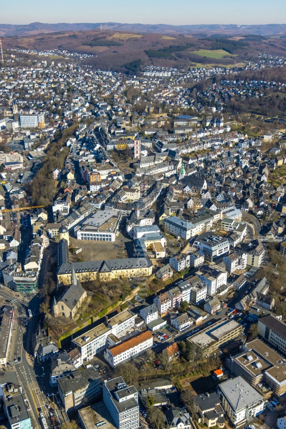 Siegen von oben - Campus- Gebäude der Universität Universität Siegen - Campus Unteres Schloss in Siegen im Bundesland Nordrhein-Westfalen, Deutschland