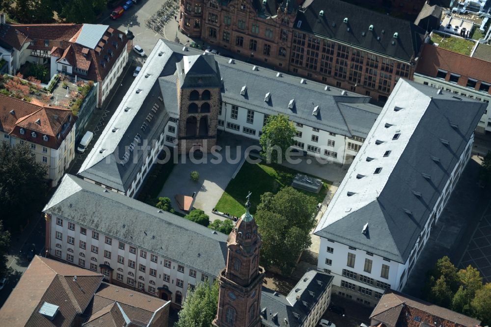 Heidelberg aus der Vogelperspektive: Campus- Gebäude der Universität am Universitätsplatz in Heidelberg im Bundesland Baden-Württemberg