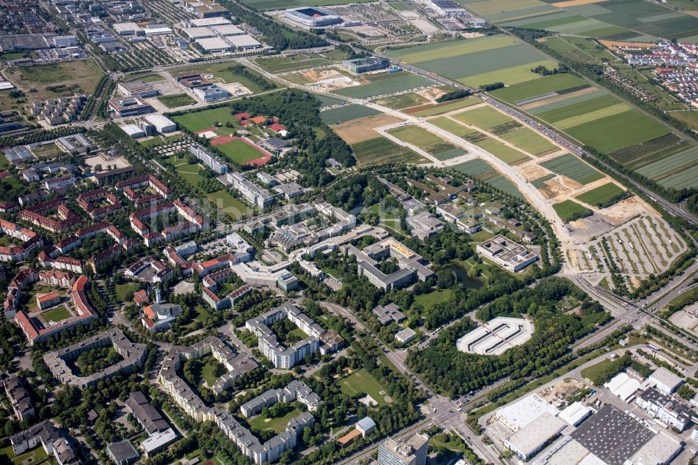 Luftbild Augsburg - Campus- Gebäude der Universität im Universitätsviertel in Augsburg im Bundesland Bayern, Deutschland