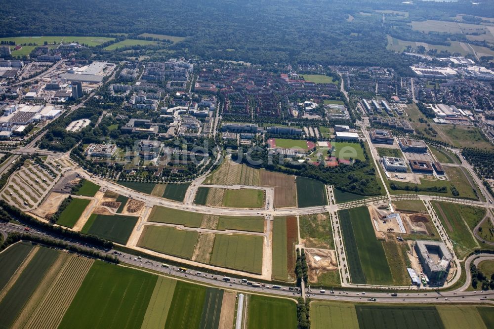 Augsburg von oben - Campus- Gebäude der Universität im Universitätsviertel in Augsburg im Bundesland Bayern, Deutschland