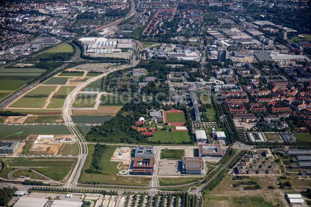 Luftbild Augsburg - Campus- Gebäude der Universität im Universitätsviertel in Augsburg im Bundesland Bayern, Deutschland