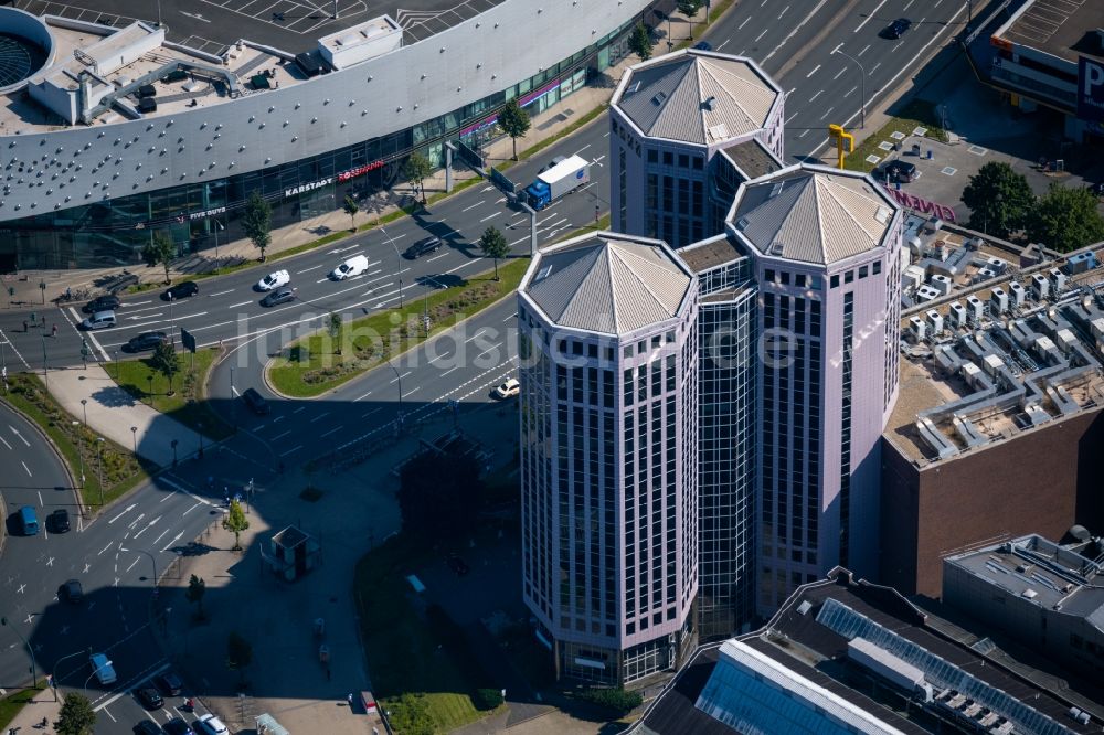 Essen aus der Vogelperspektive: Campus- Gebäude der Universität und Weststadttürme WST in Essen im Bundesland Nordrhein-Westfalen, Deutschland