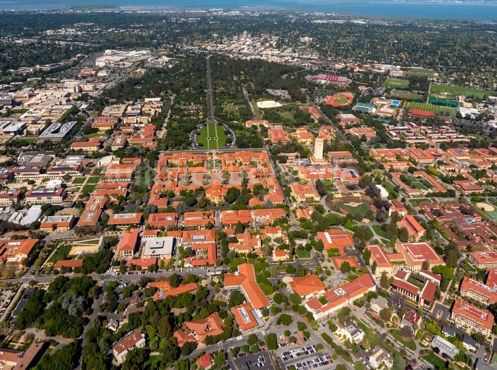 Stanford von oben - Campus- Gelände und Gebäude der Universität Stanford University in Stanford in Kalifornien in den USA