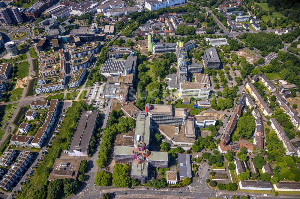 Essen von oben - Campus- Gelände der Universität Duisburg-Essen im Ortsteil Nordviertel in Essen im Bundesland Nordrhein-Westfalen - NRW, Deutschland