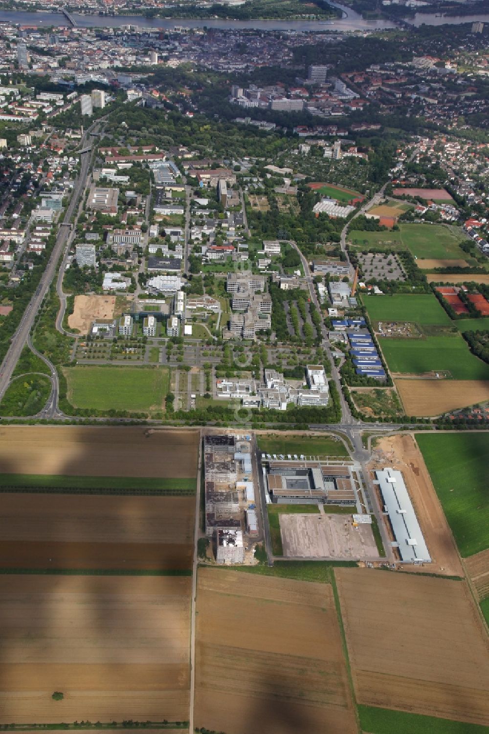 Mainz aus der Vogelperspektive: Campus- Gelände der Universität Johannes Gutenberg in Mainz im Bundesland Rheinland-Pfalz