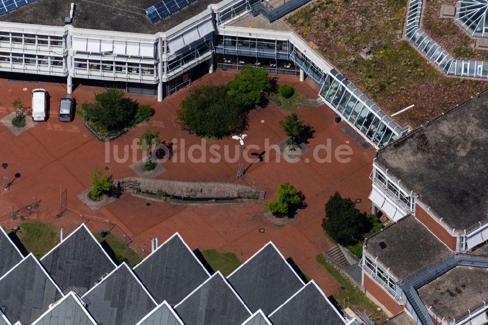 Freiburg im Breisgau von oben - Campus und Schulgebäude der Edith-Stein-Schule , Friedrich Weinbrenner Gewerbeschule und der Gertrud-Luckner-Gewerbeschule in Freiburg im Breisgau im Bundesland Baden-Württemberg, Deutschland