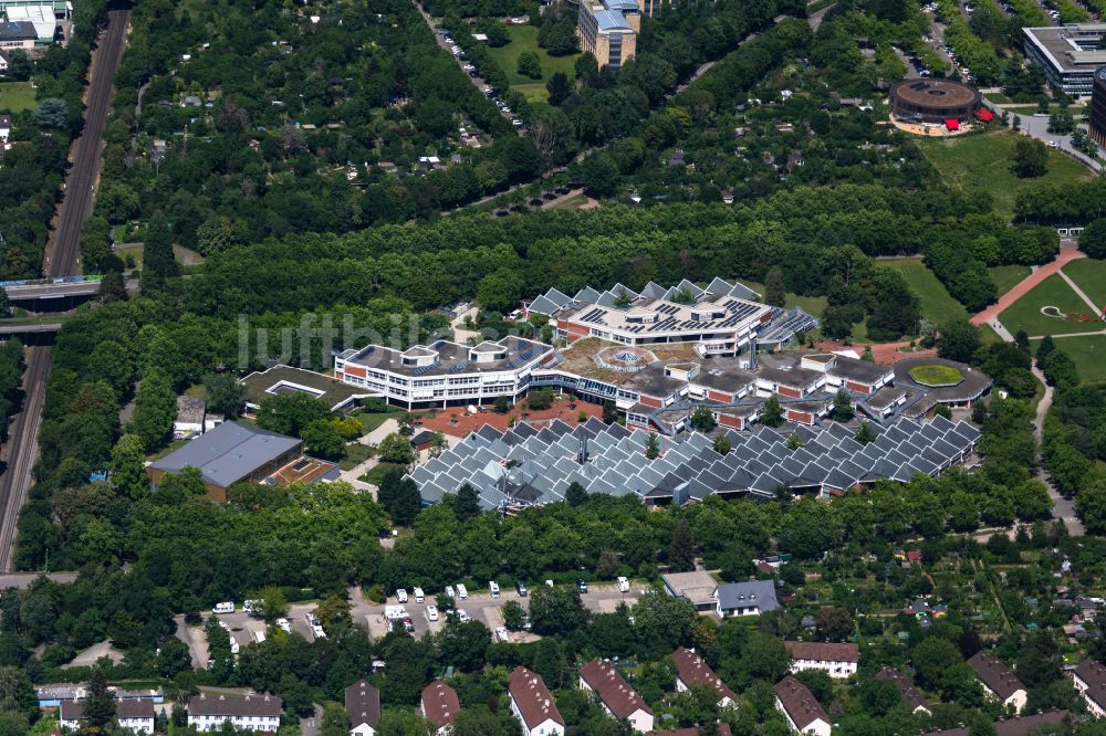 Freiburg im Breisgau aus der Vogelperspektive: Campus und Schulgebäude der Edith-Stein-Schule , Friedrich Weinbrenner Gewerbeschule und der Gertrud-Luckner-Gewerbeschule in Freiburg im Breisgau im Bundesland Baden-Württemberg, Deutschland