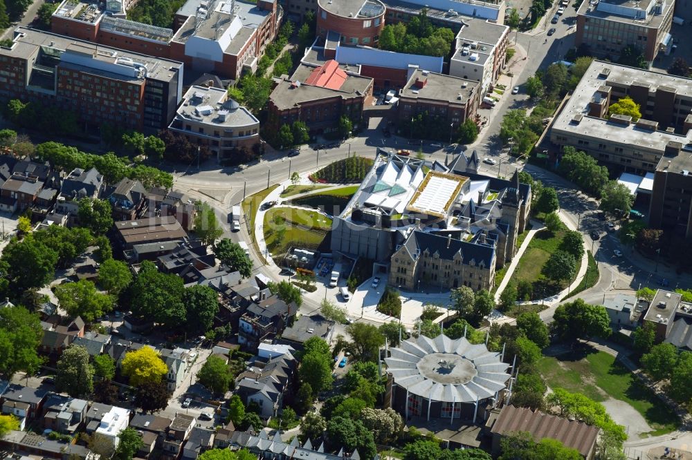 Toronto von oben - Campus- Universitäts- Bereich der John H. Daniels Faculty of Architecture, Landscape, and Design an der Spadina Crescent in Toronto in Ontario, Kanada