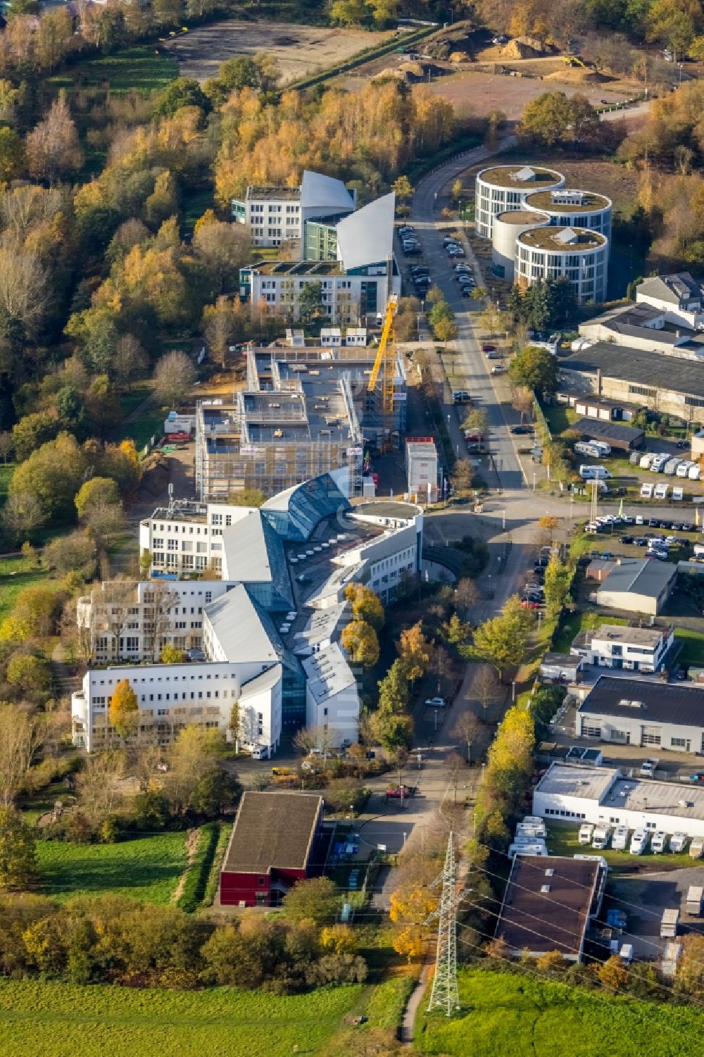 Witten aus der Vogelperspektive: Campus- Universitäts- Bereich mit Neubau- Baustelle des Erweiterungsbaus der Universität Witten-Herdecke an der Alfred-Herrhausen-Straße in Witten im Bundesland Nordrhein-Westfalen, Deutschland