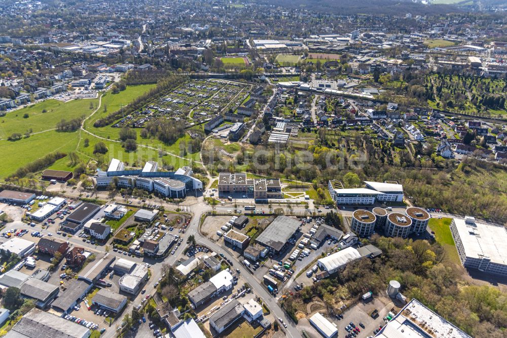 Witten aus der Vogelperspektive: Campus- Universitäts- Bereich mit Neubau- Baustelle des Erweiterungsbaus der Universität Witten-Herdecke an der Alfred-Herrhausen-Straße in Witten im Bundesland Nordrhein-Westfalen, Deutschland