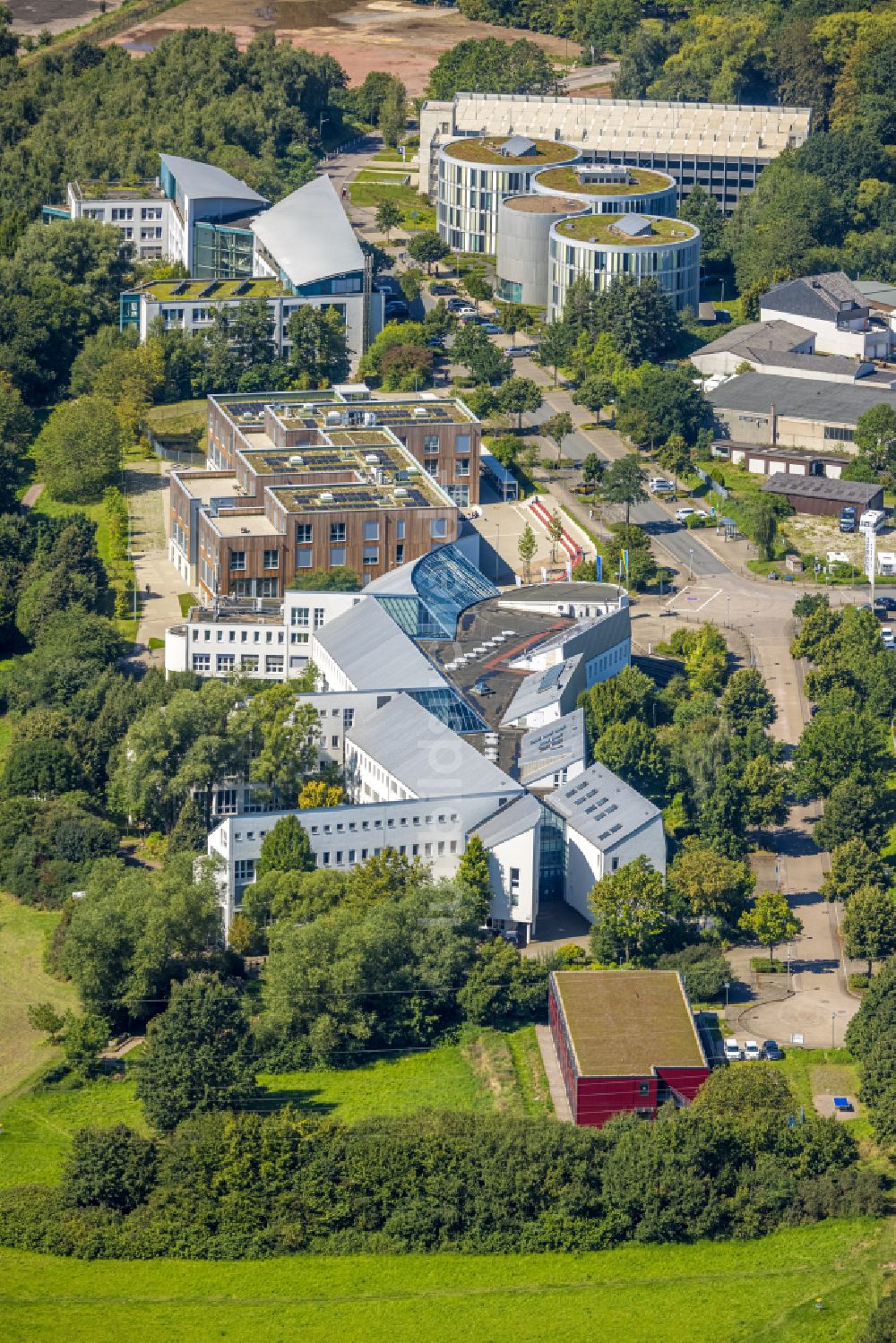 Witten aus der Vogelperspektive: Campus- Universitäts- Bereich mit Neubau- Baustelle des Erweiterungsbaus der Universität Witten-Herdecke an der Alfred-Herrhausen-Straße in Witten im Bundesland Nordrhein-Westfalen, Deutschland