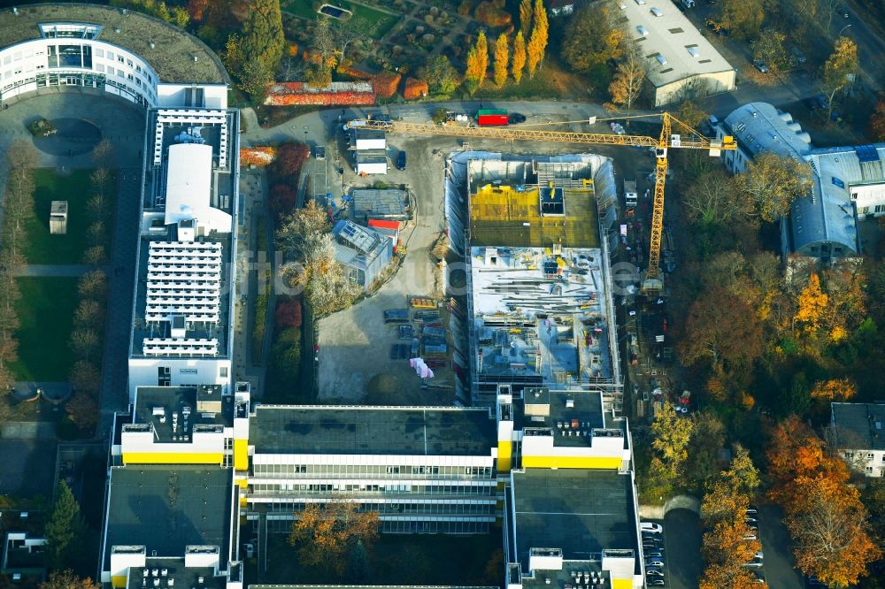 Luftbild Berlin - Campus- Universitäts- Bereich mit Neubau- Baustelle des Forschungsneubau SupraFAB der FU in Berlin, Deutschland