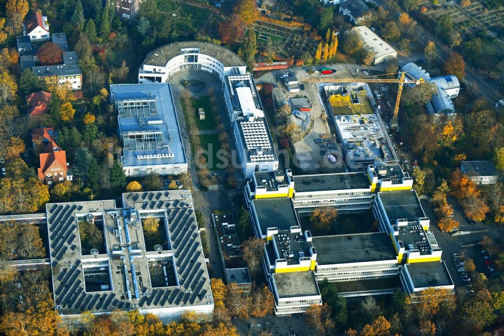 Berlin von oben - Campus- Universitäts- Bereich mit Neubau- Baustelle des Forschungsneubau SupraFAB der FU in Berlin, Deutschland