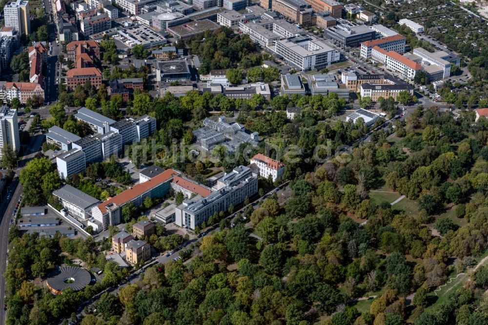 Luftbild Leipzig - Campus- Universitäts- Bereich Universität Leipzig - Fakultät für Physik und Geowissenschaften an der Linnéstraße in Leipzig im Bundesland Sachsen, Deutschland