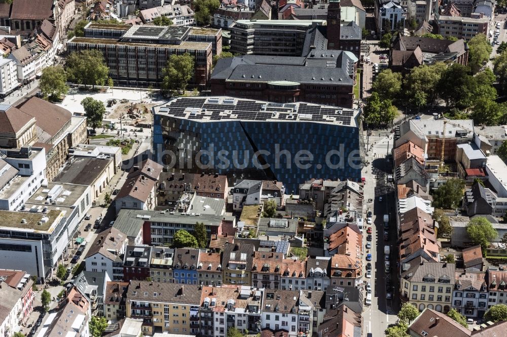 Freiburg im Breisgau von oben - Campus- Universitäts- Bereich Universitätsbibliothek in Freiburg im Breisgau im Bundesland Baden-Württemberg, Deutschland