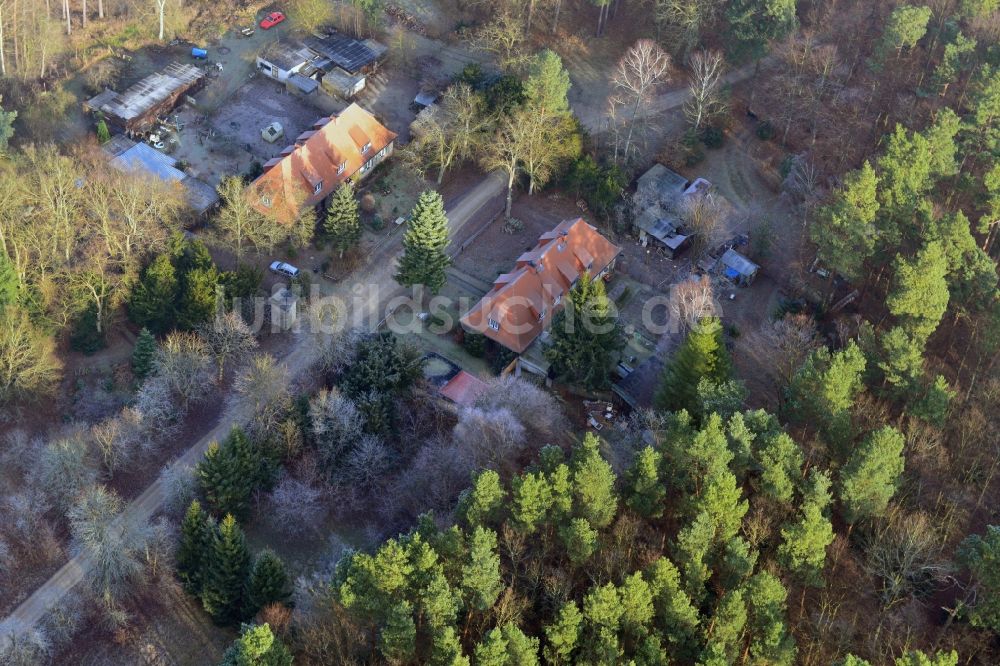 Luftbild Templin - Carinhall- Gebäude der ehemaligen Torhäuser und Wachhäuser an der Wucker in Groß Dölln einem Ortsteil von Templin im Bundesland Brandenburg. Das Gelände war in der Zeit des Nationalsozialismus Teil des repräsentativen Landsitzes von Hermann Göring