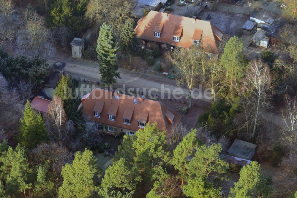 Templin aus der Vogelperspektive: Carinhall- Gebäude der ehemaligen Torhäuser und Wachhäuser an der Wucker in Groß Dölln einem Ortsteil von Templin im Bundesland Brandenburg. Das Gelände war in der Zeit des Nationalsozialismus Teil des repräsentativen Landsitzes von Hermann Göring