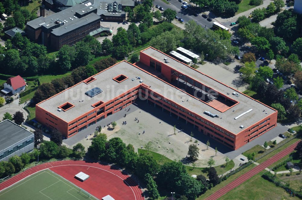 Berlin von oben - Carl Zeiss Oberschule und Sportplatz