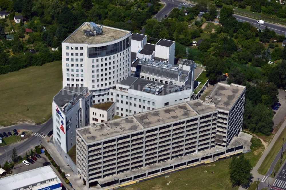 Warschau aus der Vogelperspektive: Carolina Medical Center im Bezirk Mokotow in Warschau in Polen