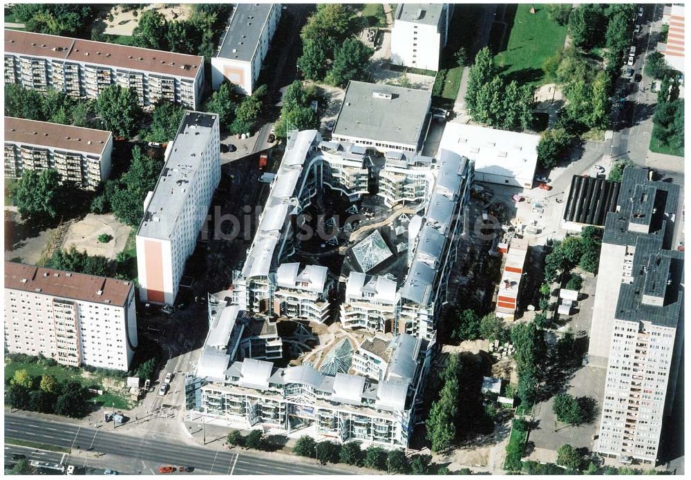 Berlin - Lichtenberg aus der Vogelperspektive: Castello- Wohn- und Geschäftshaus an der Landsberger Allee in Berlin - Lichtenberg.