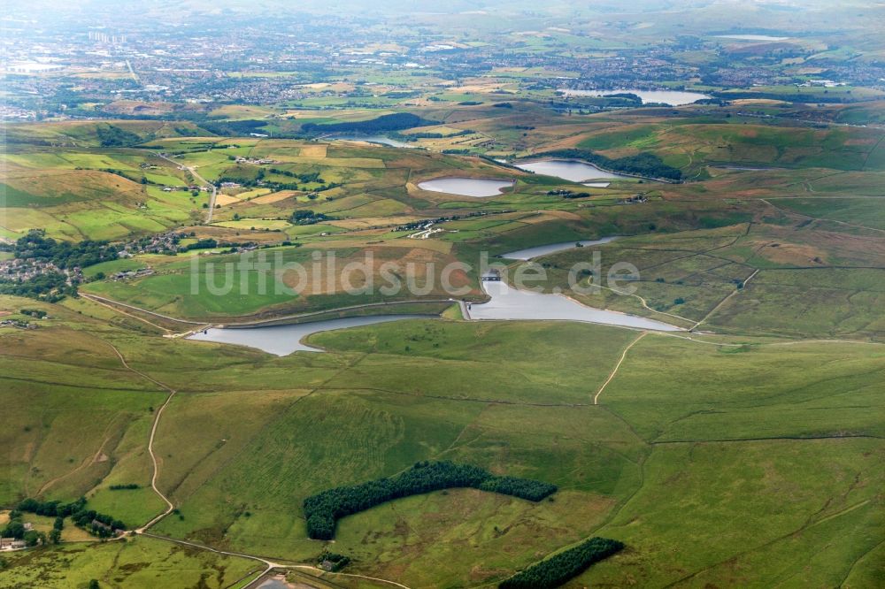 Delph aus der Vogelperspektive: Castleshaw Stausee bei Delph (Saddleworth), England in Großbritannien