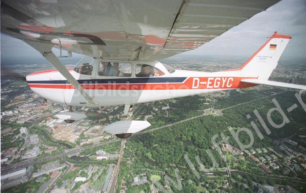 Berlin - Charlottenburg von oben - Cessna 172 bei einem Rundflug über Berlin.