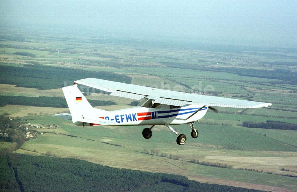 Eggersdorf bei Müncheberg / BRB von oben - Cessna 150 über Flugplatz Eggersdorf