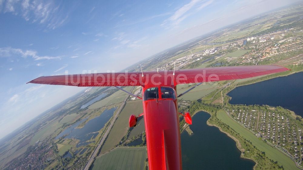 Luftbild Magdeburg - Cessna 172 D-EGYC der Agentur euroluftbild.de beim Flug über das Stadtgebiet in Magdeburg im Bundesland Sachsen-Anhalt