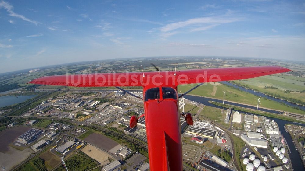 Luftaufnahme Magdeburg - Cessna 172 D-EGYC der Agentur euroluftbild.de beim Flug über das Stadtgebiet in Magdeburg im Bundesland Sachsen-Anhalt