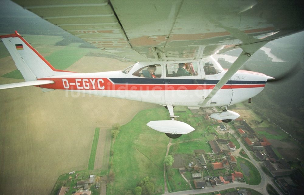 Hohenstein aus der Vogelperspektive: Cessna 172 D-EGYC der Agentur euroluftbild.de im Flug über in Hohenstein im Bundesland Brandenburg, Deutschland