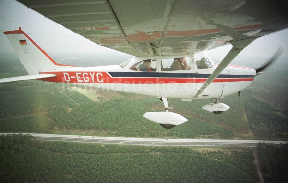 Luftbild Hohenstein - Cessna 172 D-EGYC der Agentur euroluftbild.de im Flug über in Hohenstein im Bundesland Brandenburg, Deutschland