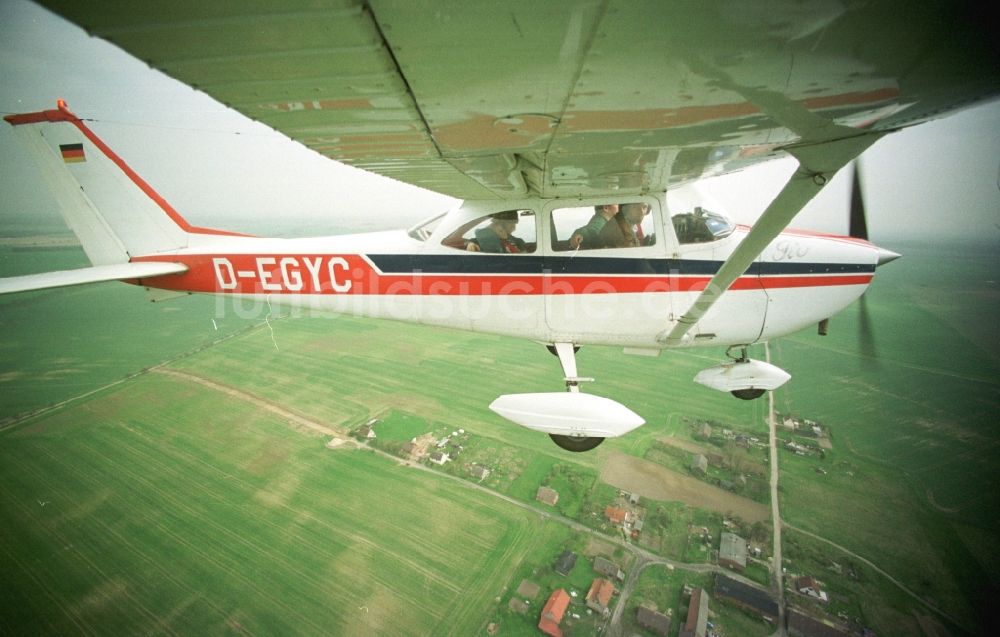 Luftaufnahme Hohenstein - Cessna 172 D-EGYC der Agentur euroluftbild.de im Flug über in Hohenstein im Bundesland Brandenburg, Deutschland