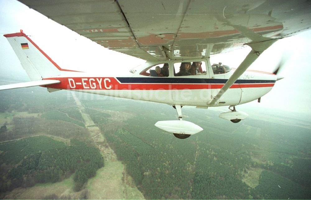 Hohenstein aus der Vogelperspektive: Cessna 172 D-EGYC der Agentur euroluftbild.de im Flug über in Hohenstein im Bundesland Brandenburg, Deutschland