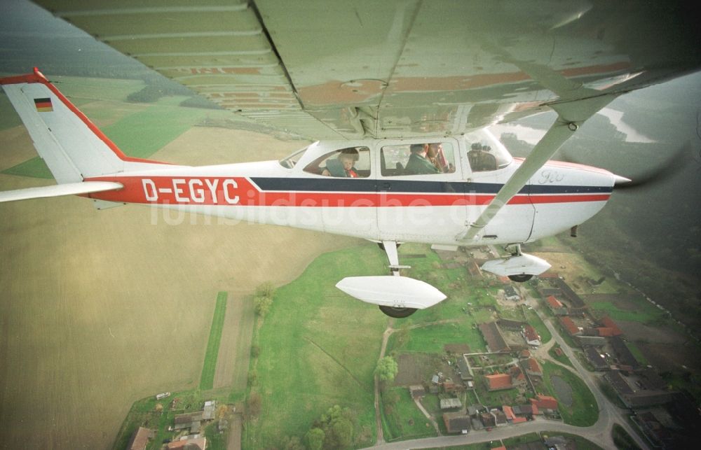 Hohenstein aus der Vogelperspektive: Cessna 172 D-EGYC der Agentur euroluftbild.de im Flug über in Hohenstein im Bundesland Brandenburg, Deutschland