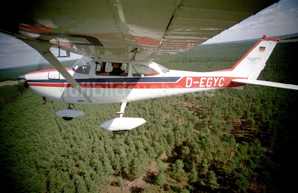 Strausberg von oben - Cessna 172 D-EGYC der Agentur euroluftbild.de im Fluge über Strausberg im Bundesland Brandenburg, Deutschland