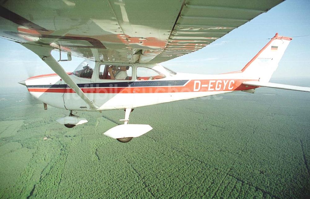 Brand / BRB von oben - Cessna 172 D-EGYC bei einem Luftbildflug über dem Bereich Brand in Brandenburg