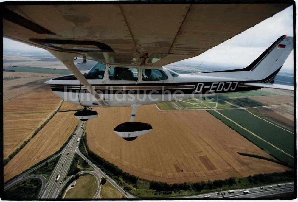 Leipzig von oben - Cessna 172 auf einem Überlandflug bei Leipzig am Schkeuditzer Kreuz