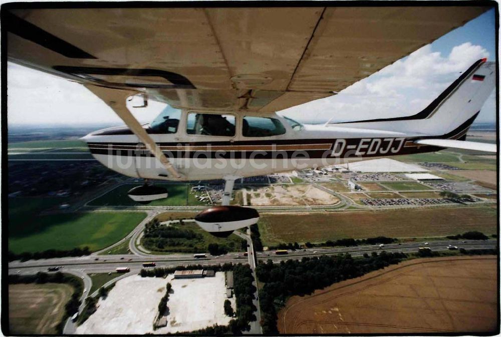 Luftbild Leipzig - Cessna 172 auf einem Überlandflug am Leipziger Flughafen