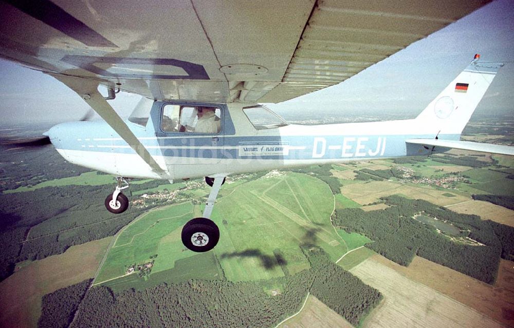 Neuhausen bei Cottbus von oben - Cessna 150 der Lausitz-Flug Gmbh beim Flug über Neuhausen.