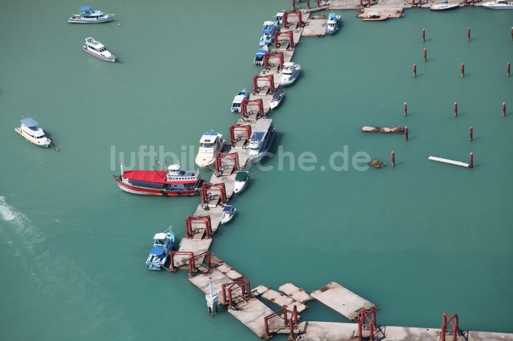 Luftaufnahme Chalong - Chalong-Bucht vor der Stadt Chalong auf der Insel Phuket in Thailand