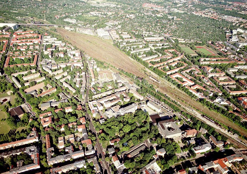 Berlin - Pankow aus der Vogelperspektive: Charitas-Kilnik Maria Heimsuchung Pankow Breite Str. 46/47, 13187 Berlin. Datm: 14.07.03